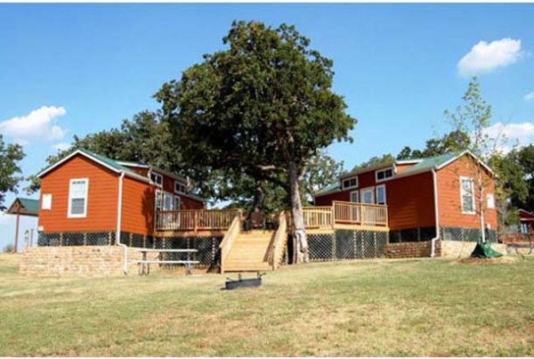 Cabin 7/8, Exterior